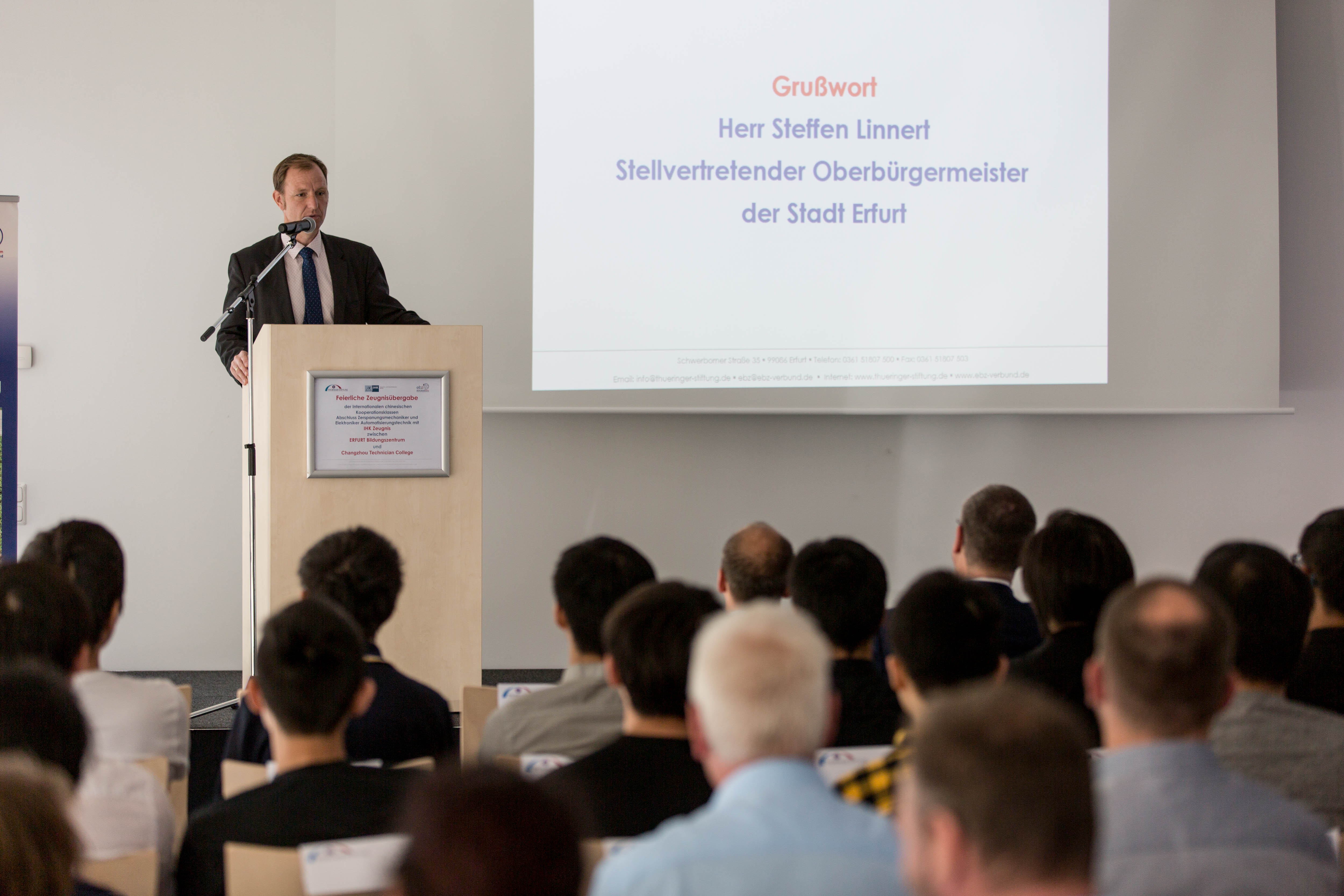 2019 06 ebz zeugnisübergabe chinesen-19.JPG