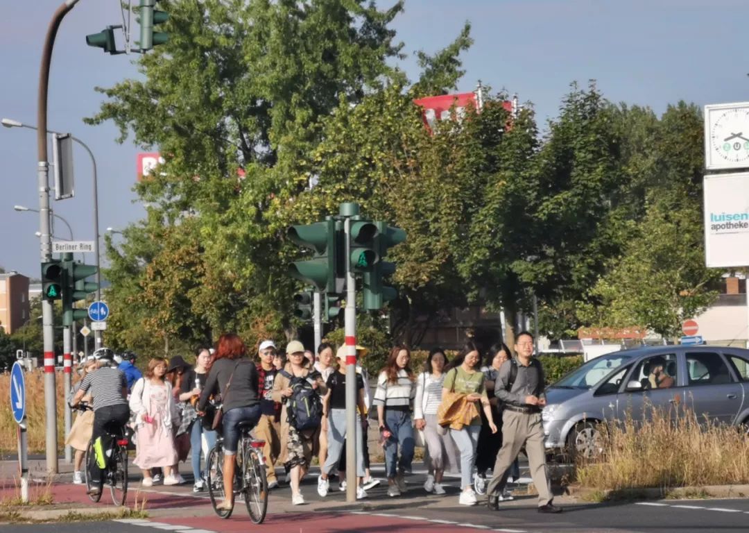 上学路上 1.jpeg 上学路上 1.jpeg